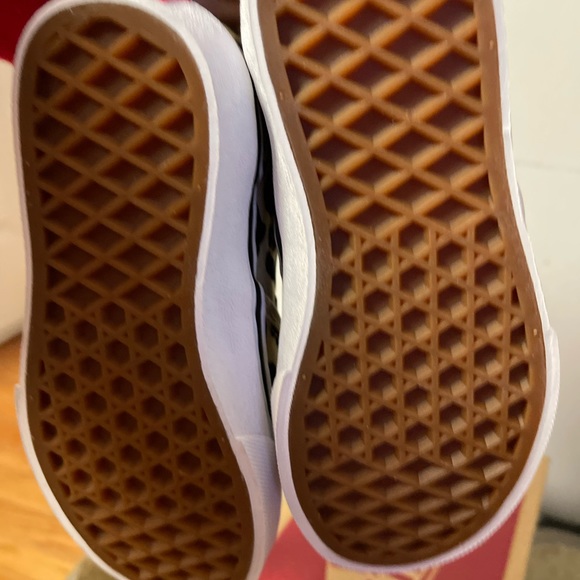 Vans - Picture 4 of 5